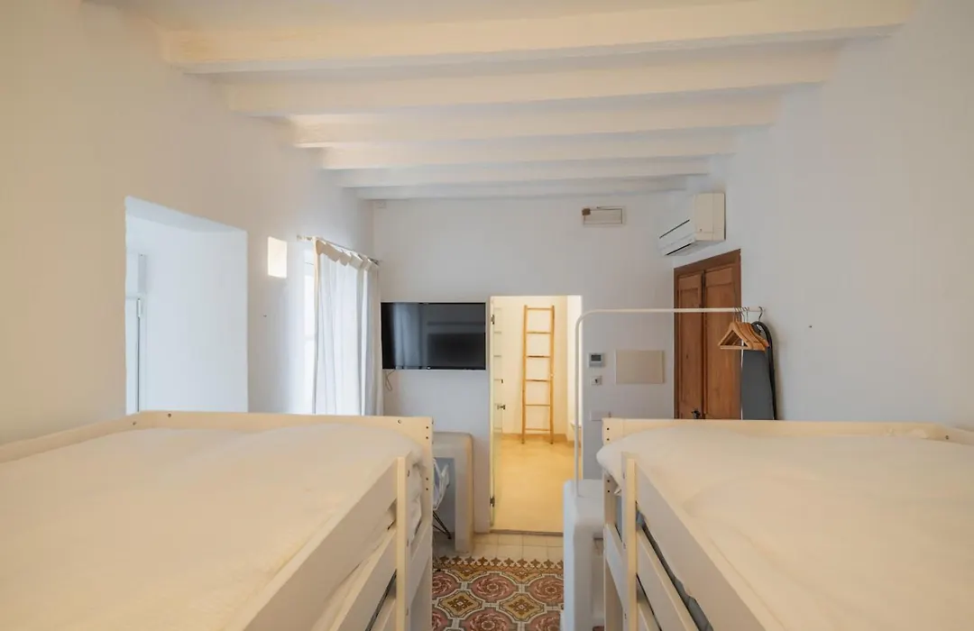 Llonga'S Hostel-1